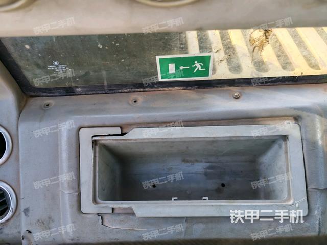 后窗玻璃角标（驾驶室部分）