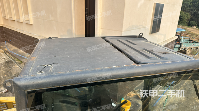 驾驶室顶部（整机外观）