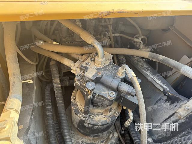 回转马达和主控阀（整机外观）