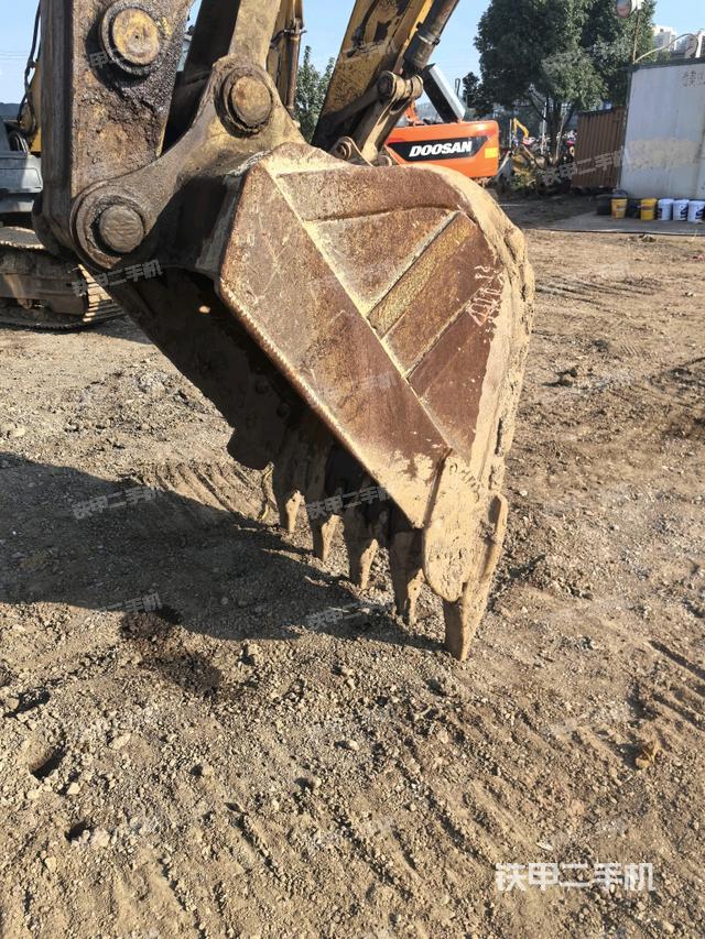 小臂整体左后（工作和回转装置）