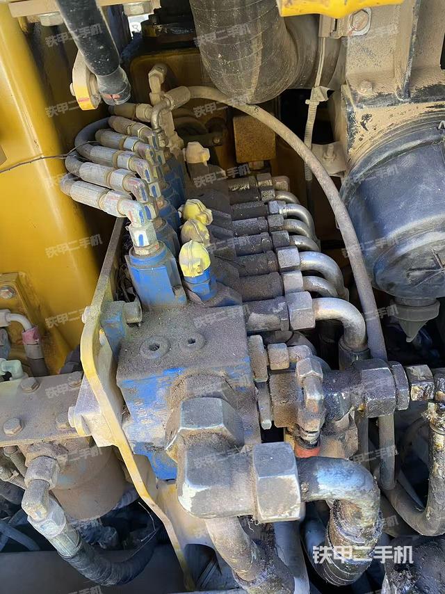 回轉(zhuǎn)馬達和主控閥（整機外觀）