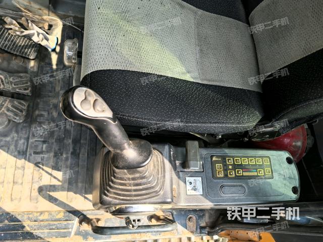 座椅左侧控制台/音响/含左手柄（驾驶室部分）