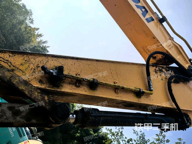 大臂油缸整体 竖拍（工作和回转装置）