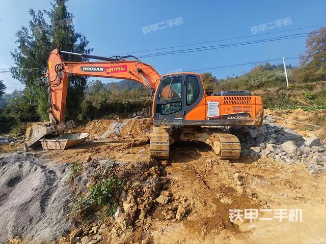 斗山DX215-9CN挖掘机