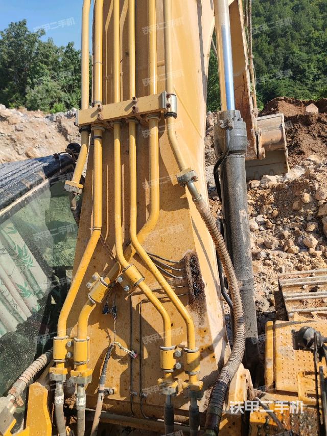 大臂背部俯視（工作和回轉(zhuǎn)裝置）