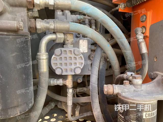 液壓泵艙室正面整體（整機(jī)外觀）