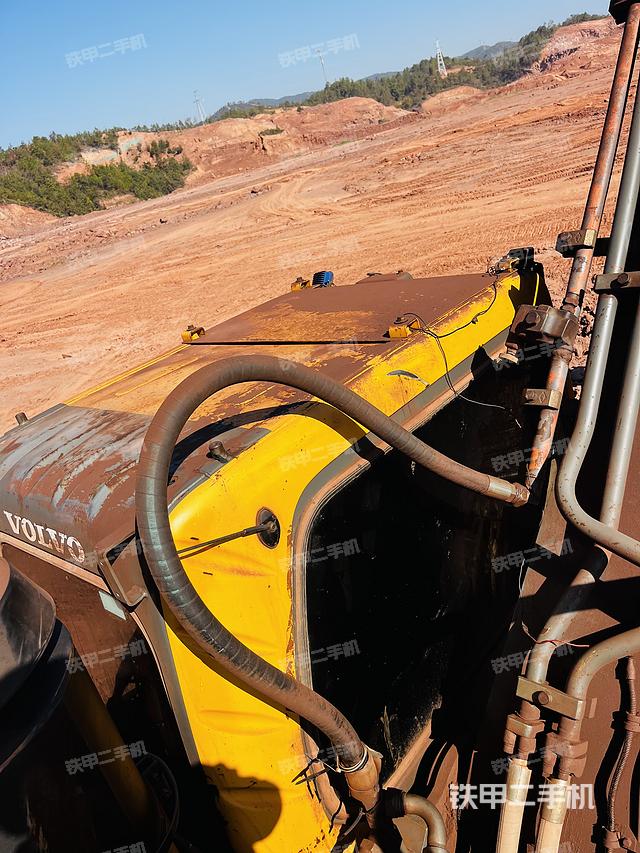 驾驶室顶部（整机外观）