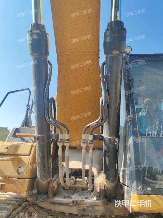 大臂油缸整體?豎拍（工作和回轉(zhuǎn)裝置）