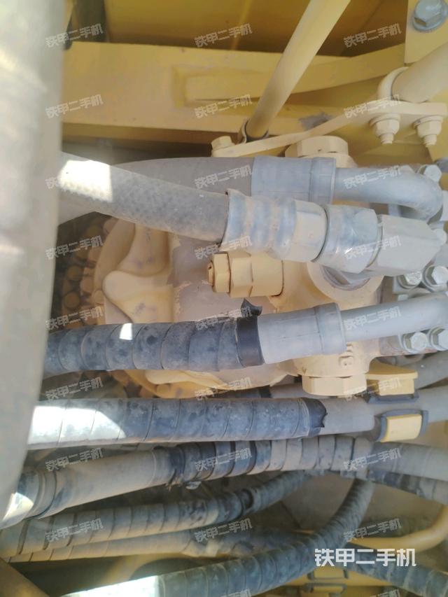 回轉(zhuǎn)馬達和主控閥（整機外觀）