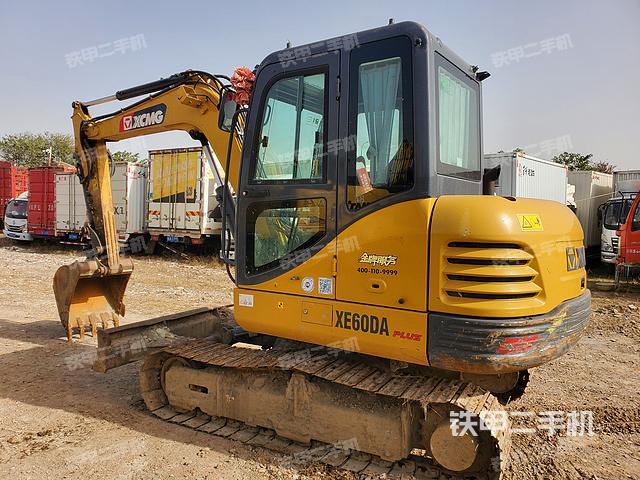 驾驶室整体（整机外观）