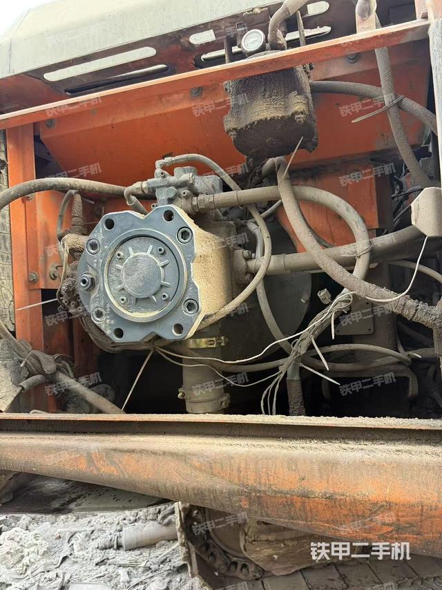 液壓泵艙室正面整體（整機(jī)外觀）