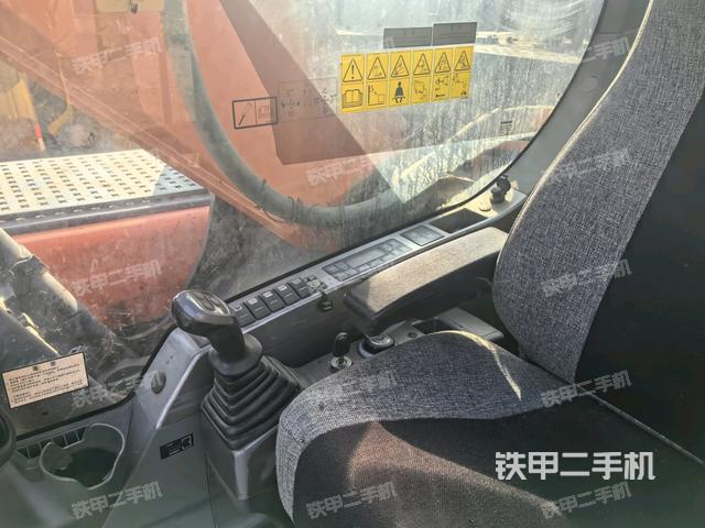 座椅右側(cè)控制臺/鑰匙門/油門/含右手柄（駕駛室部分）