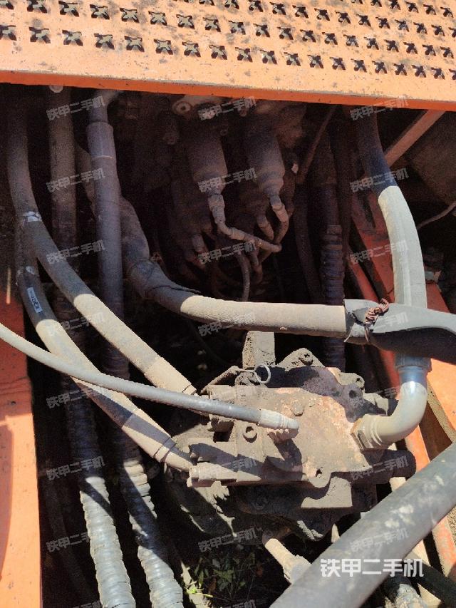 回轉(zhuǎn)馬達(dá)（上車部件）