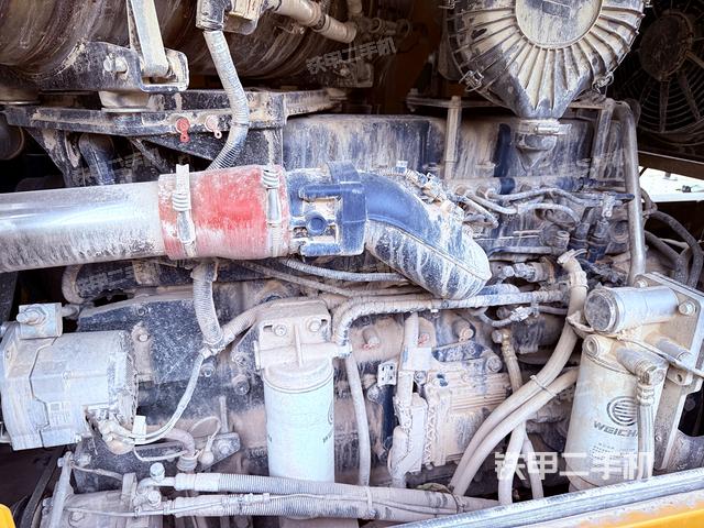 發(fā)動(dòng)機(jī)左側(cè)（整機(jī)外觀及大件）