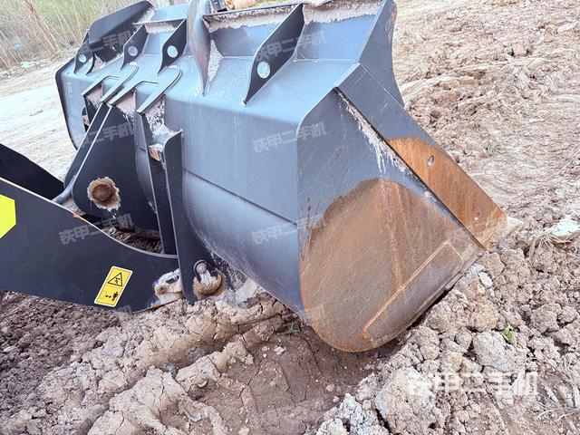 工作裝置整體（整機(jī)外觀及大件）