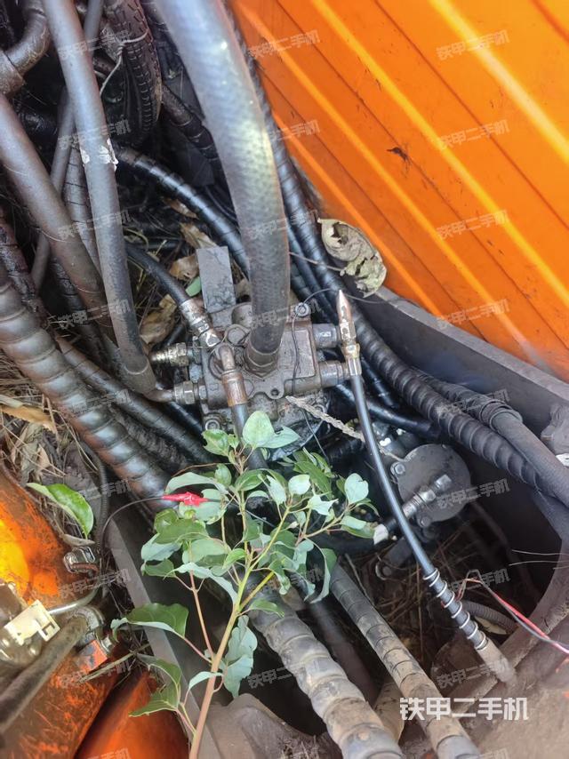 回转马达和主控阀（整机外观）