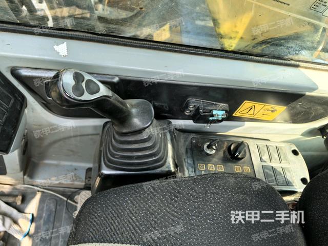 座椅右侧控制台/钥匙门/油门/含右手柄（驾驶室部分）