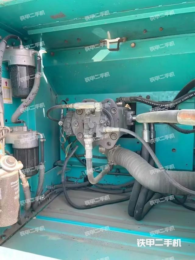 液壓泵艙室正面整體（整機(jī)外觀）