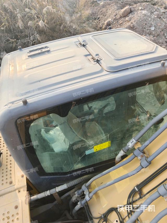 驾驶室顶部（整机外观）