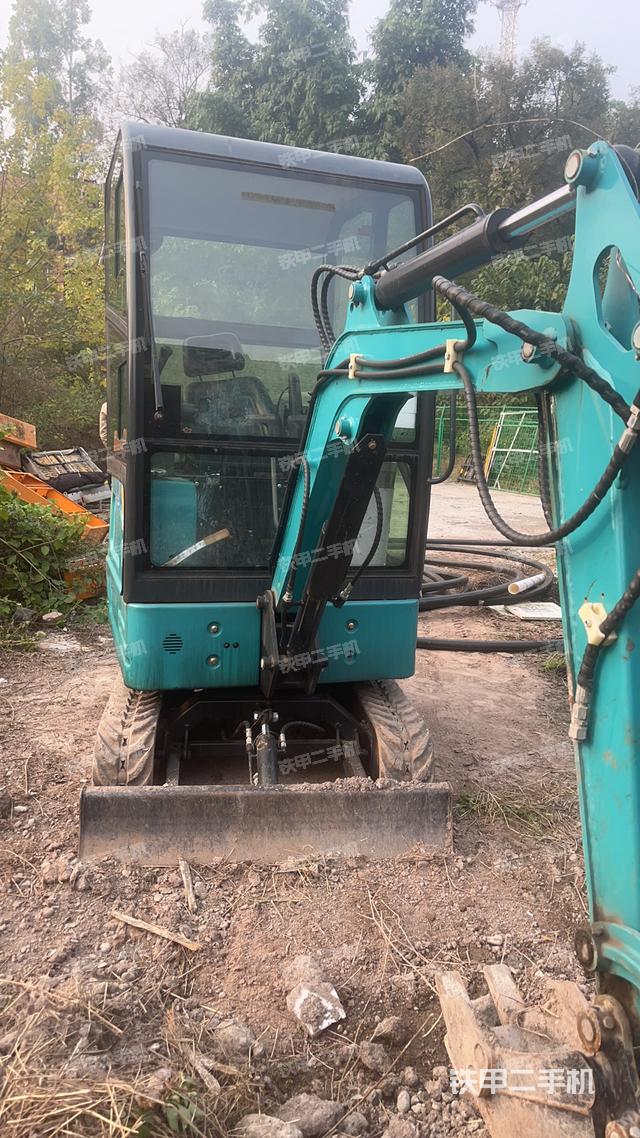 駕駛室整體（整機外觀）