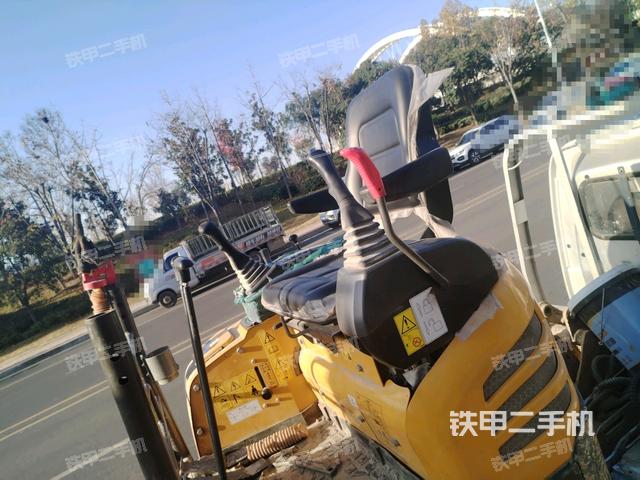 驾驶室顶部（整机外观）