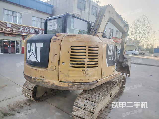 回轉(zhuǎn)馬達(dá)和主控閥（整機(jī)外觀）