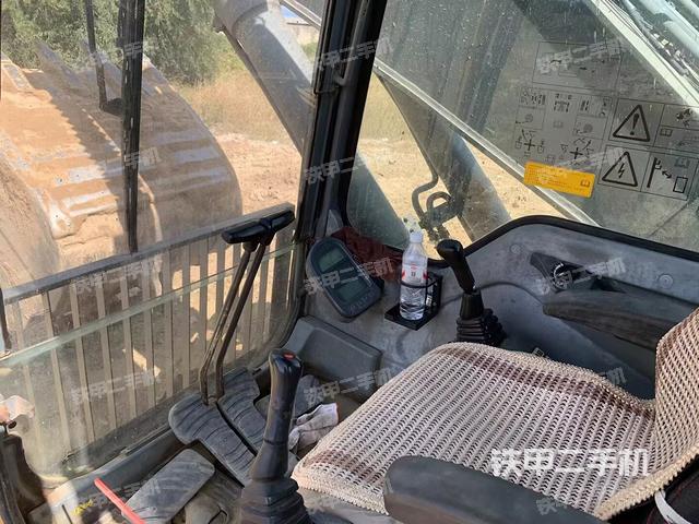 駕駛室整體（整機(jī)外觀）