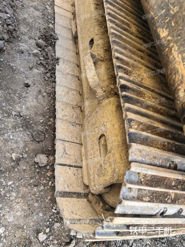 左驅(qū)動輪（行走機(jī)構(gòu)）