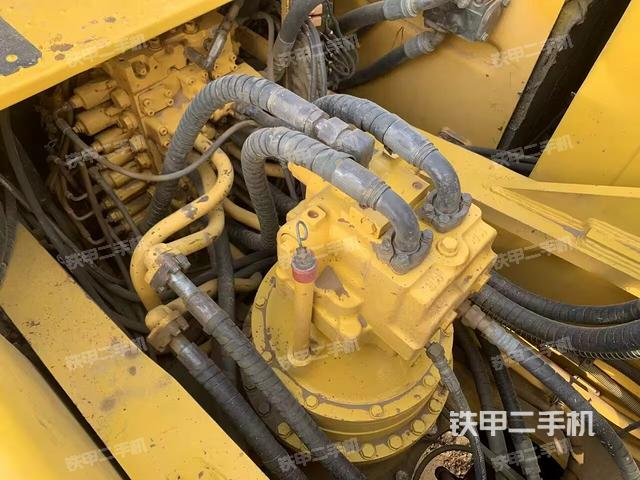 回转马达和主控阀（整机外观）