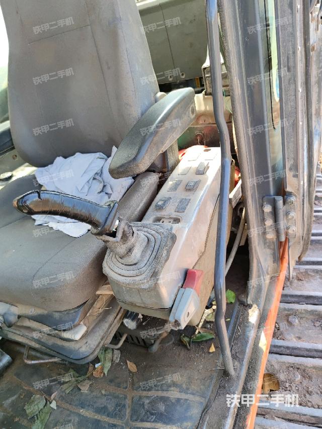 座椅左側(cè)控制臺(tái)/音響/含左手柄（駕駛室部分）