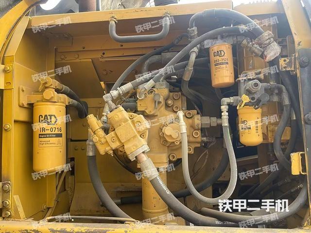 液壓泵艙室正面整體（整機(jī)外觀）