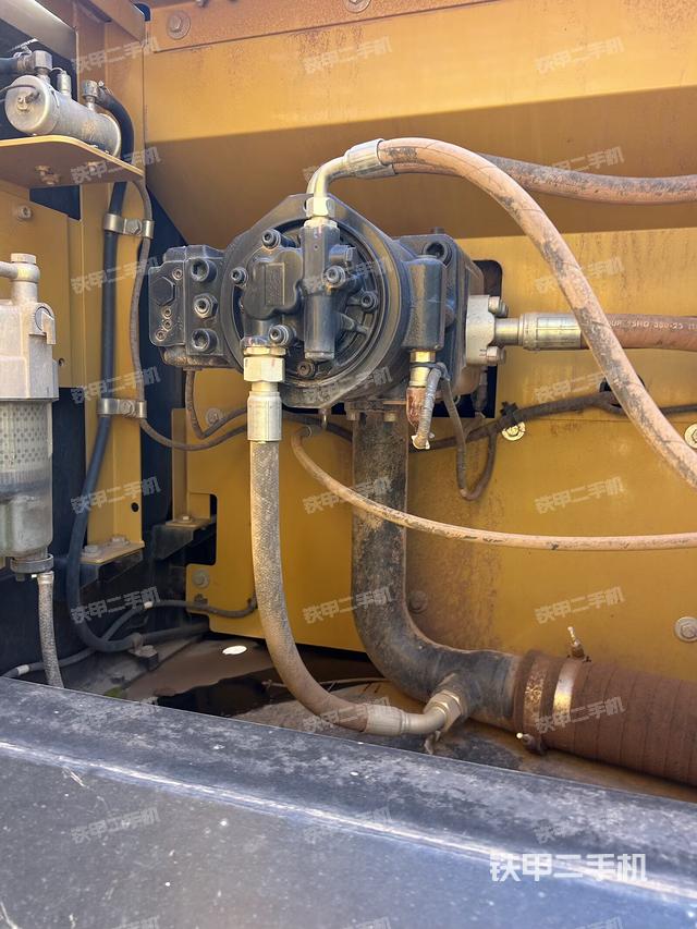 液壓泵斜45?左（大件艙室）