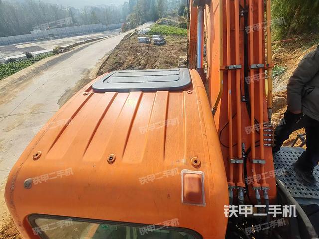 驾驶室顶部（整机外观）