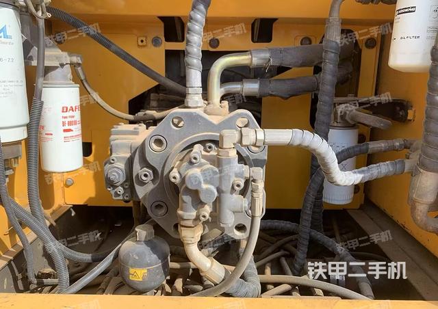 液壓泵艙室正面整體（整機(jī)外觀）