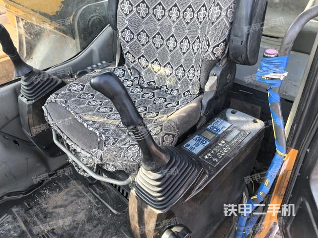 座椅右側(cè)控制臺/鑰匙門/油門/含右手柄（駕駛室部分）