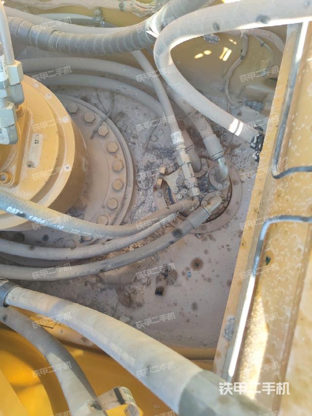 中央回轉(zhuǎn)接頭特寫（上車部件）