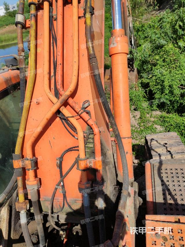 大臂背部俯視（工作和回轉(zhuǎn)裝置）