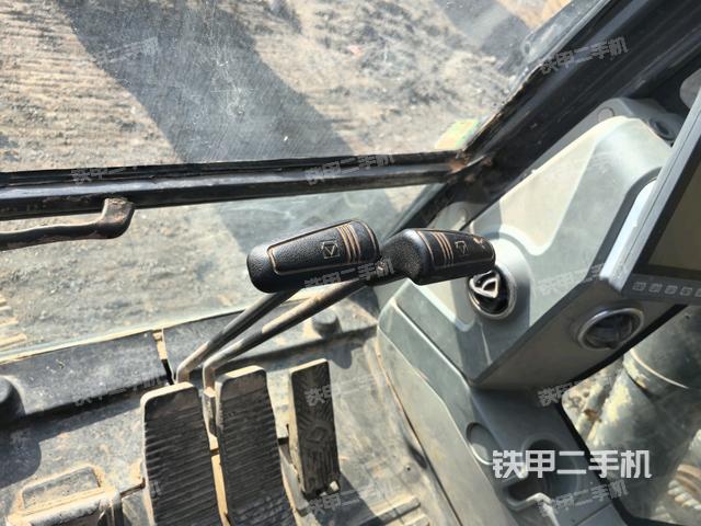 座椅左側(cè)控制臺(tái)/音響/含左手柄（駕駛室部分）