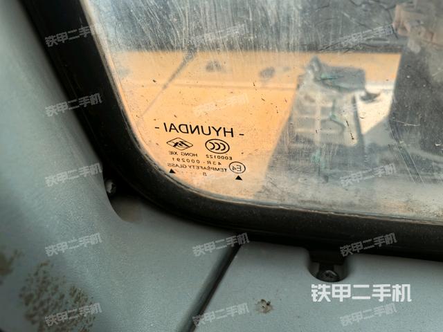 后窗玻璃角标（驾驶室部分）