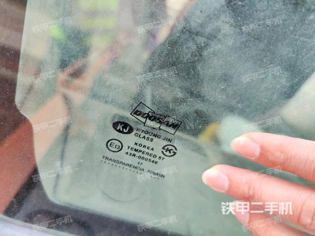 左后方玻璃角標(biāo)（駕駛室部分）