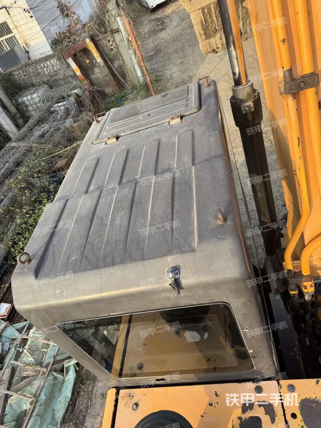 驾驶室顶部（整机外观）