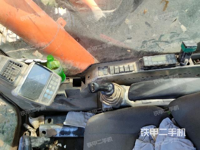 座椅右側(cè)控制臺(tái)/鑰匙門/油門/含右手柄（駕駛室部分）