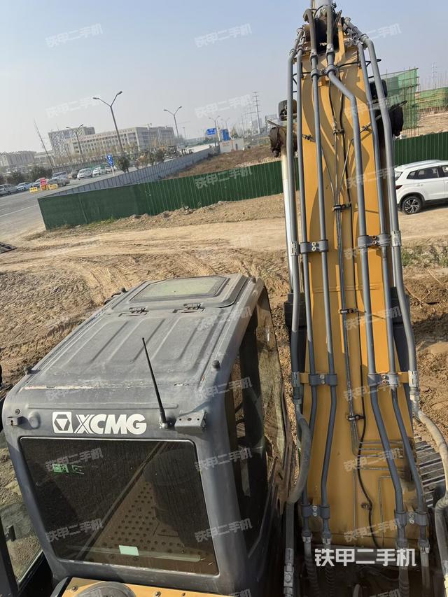 驾驶室顶部（整机外观）