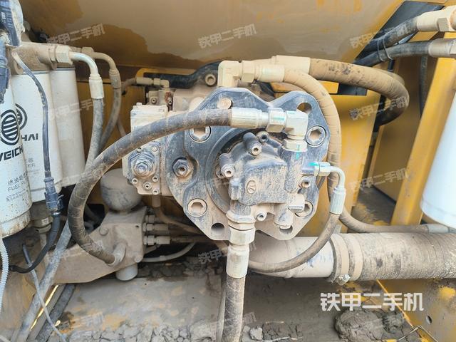 液壓泵艙室正面整體（整機(jī)外觀）