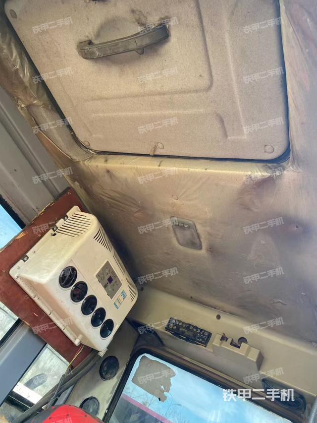 驾驶室顶部（整机外观）