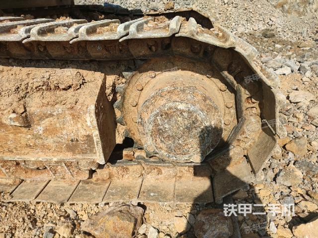 左驅(qū)動輪（行走機構(gòu)）