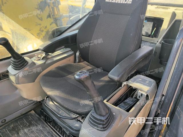 座椅右侧控制台/钥匙门/油门/含右手柄（驾驶室部分）