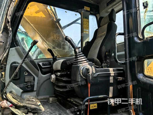 座椅后部（驾驶室部分）