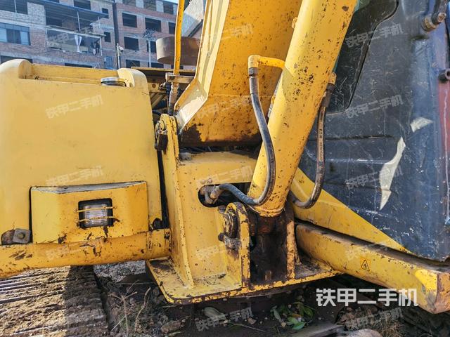 转盘和下车架正前（工作和回转装置）