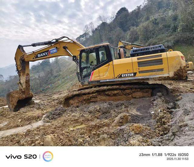 三一重工SY375H挖掘機(jī)